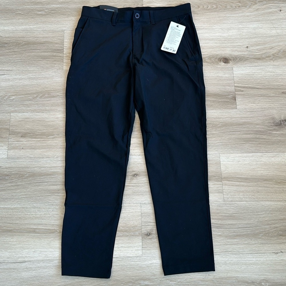 Lululemon Slim-Tapered Twill Trouser
Men size 34 and 32 Color black
